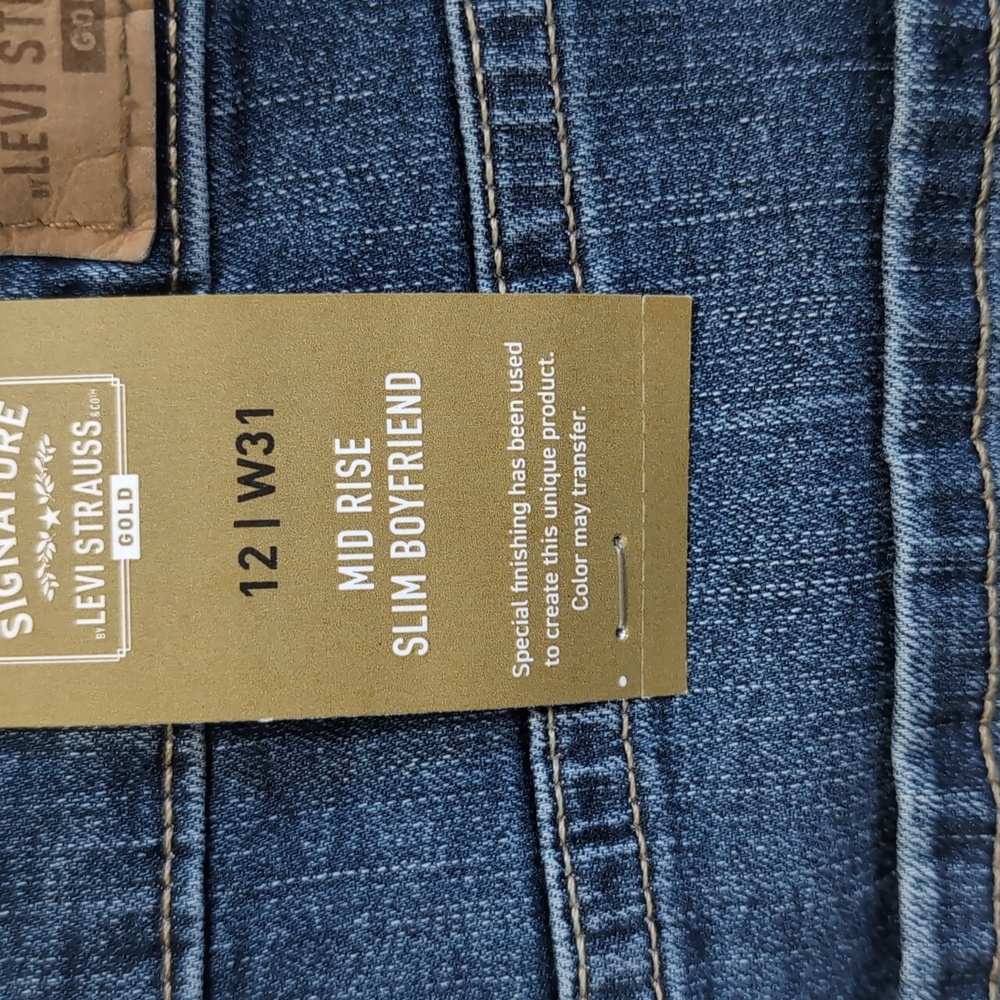 NWT Signature by Levis Distressed Cuffed Mid Rise Slim Boyfriend Denim Jeans - Picture 4 of 6